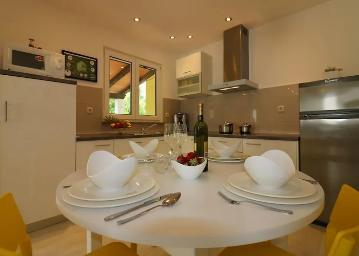 Lorena Lavanda 1 * Porec