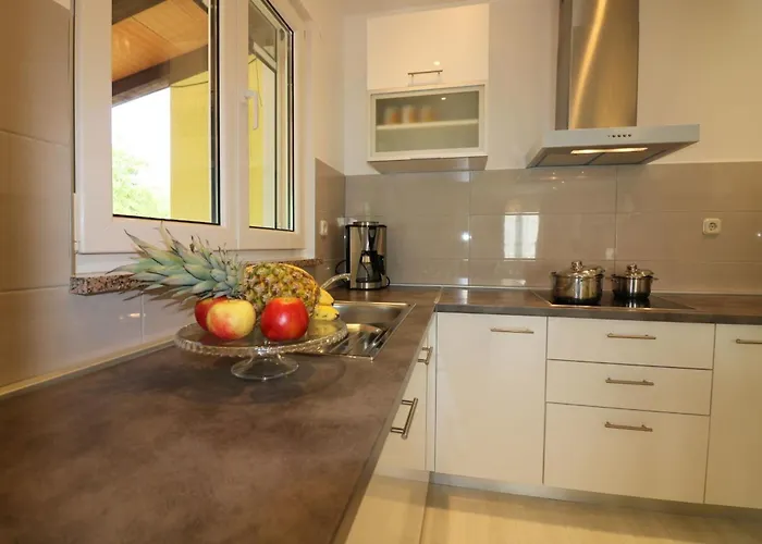 Lorena Lavanda 1 Porec